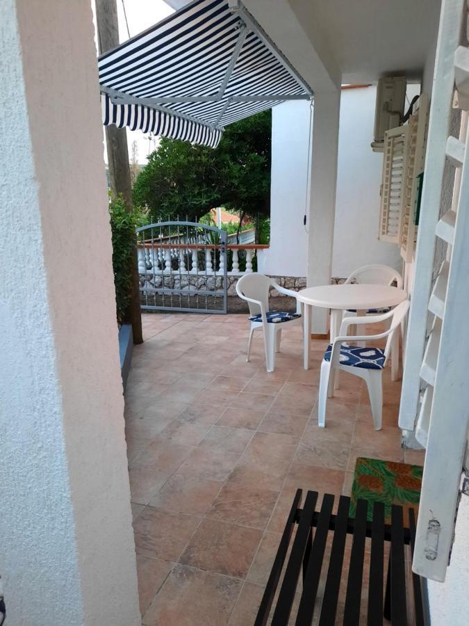 Apartmani Ana-Lora Lopar Bagian luar foto